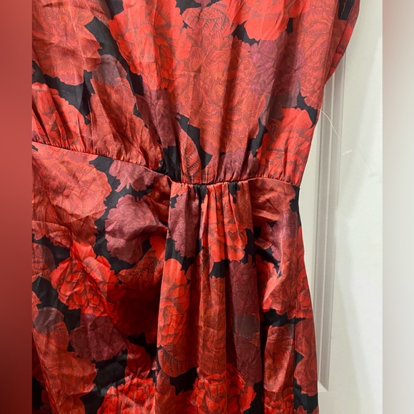 3/$25! L'Academie The Elaina Mini Satin Dress in Red Peony From REVOLVE S - Picture 7 of 14